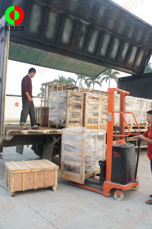 越南經(jīng)銷客戶訂購的魚蝦采肉機(jī)及球根莖切菜機(jī)于近日出貨。