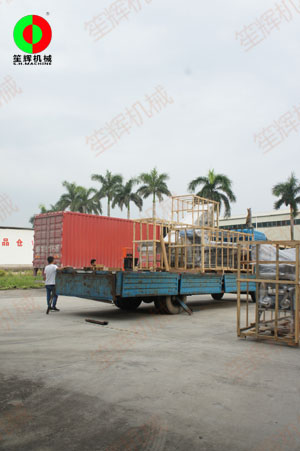 上海客戶定制的渦流洗菜機(jī)及相關(guān)生產(chǎn)線組合設(shè)備發(fā)貨了...